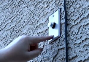 103 plate install on the wall03